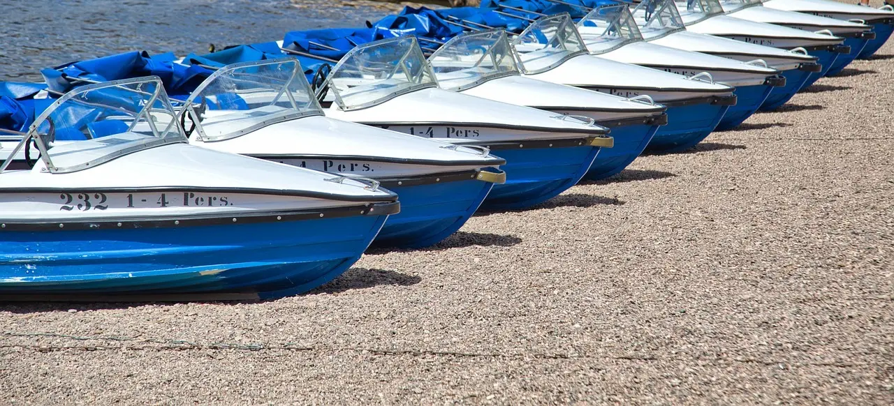 Hvor kan man leje pedalbåd på Søerne i København?